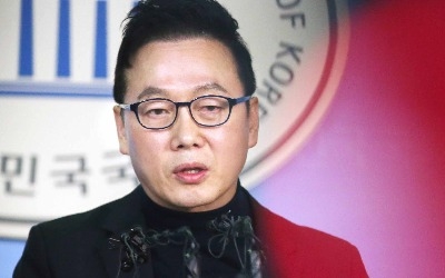 "정봉주, 사건 당일 호텔 카드 내역 확인돼 고소 취하"