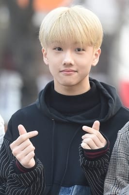  NCT 드림 지성, '귀엽게 하트~'