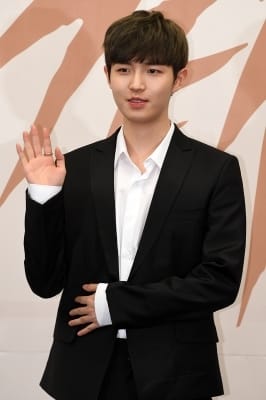  김재환, '공손한 포토타임'