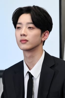  라이관린, '몽환적으로~'