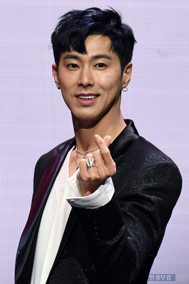 [포토] 동방신기 유노윤호, '샤프한 턱선'