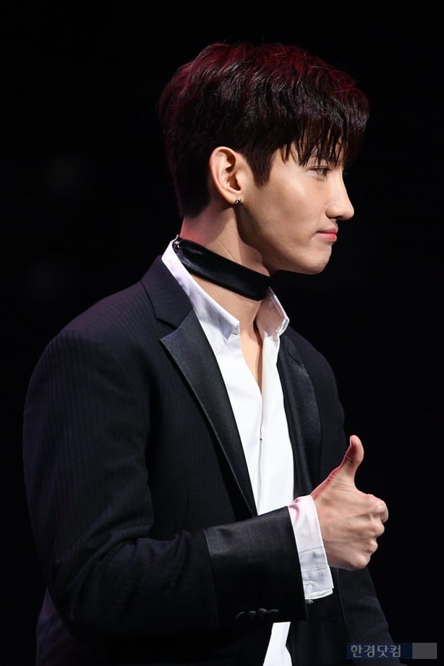 [포토] 최강창민, '엄지 척 잘생김~'