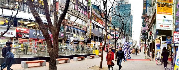 10만 명의 배후 수요를 품은 경기 안양 범계로데오거리가 서울 강남대로와 맞먹는 수도권 최고 상권으로 떠오르고 있다.  /전형진 기자 