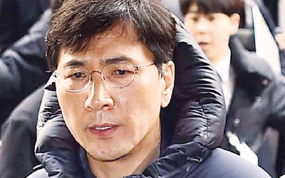 '성폭행 의혹' 안희정, 일방적 검찰 출두 논란