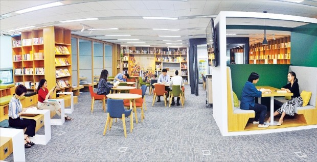 에쓰오일은 서울 마포구 공덕동 본사에 ‘창의소통 라운지’를 열고 임직원의 휴식을 위한 공간을 제공하고 있다. 에쓰오일  제공 