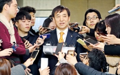 고민 깊어진 한국은행… 올해 금리인상 한 차례냐, 두 차례냐