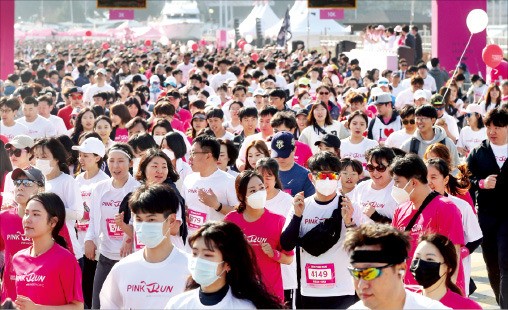 유방건강 촉구 '핑크런 마라톤 대회' 열려 