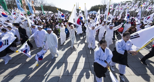 3·1절 휴일…제주도는 봄 정취 만끽, 강원도는 스키장 붐벼