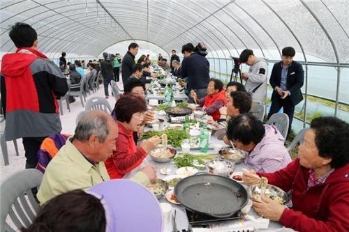 "남녘 곳곳엔 봄기운 물씬"… 고로쇠·미나리 축제 개막