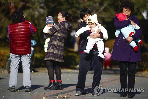 중국 전인대 대표 양회서 '셋째 아이 정책' 건의