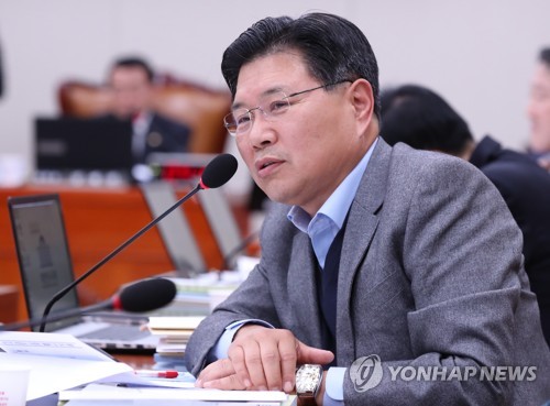 검찰, '불법자금 수수·돈세탁 의혹' 홍문종 내주 피의자 소환