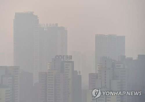 리커창 "푸른하늘 수호할 것"… "외국 쓰레기 반입 엄금"