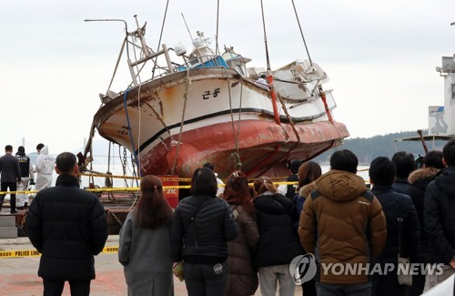 근룡호 실종자들 어디에… 육해공 1주일째 입체 수색