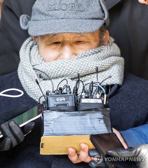 '불법자금 수수' 이상득 검찰 재출석…MB소환 전 막판 수사