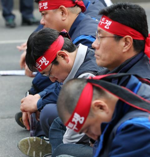 "쫓겨나가기 싫었습니다" GM 군산공장 떠나는 직원들의 눈물