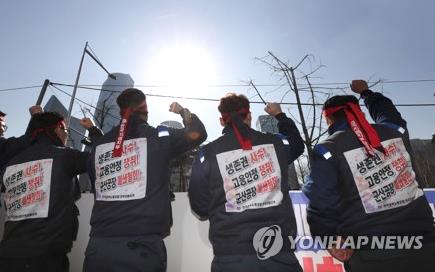 "쫓겨나가기 싫었습니다" GM 군산공장 떠나는 직원들의 눈물