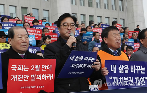 [박근혜 탄핵 1년] '촛불민심'이 끌어올린 개헌논의 교착상태