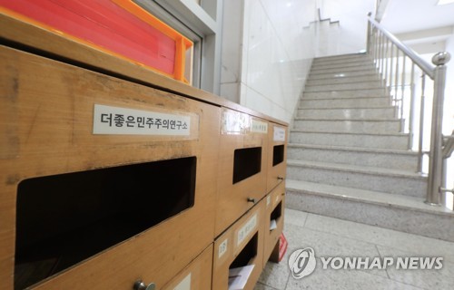 성폭행 추가 폭로에 부담 느꼈나… 기자회견 돌연 취소한 안희정