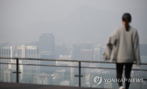 뿌연 서울 하늘… 오후 4시 초미세먼지 주의보로 격상