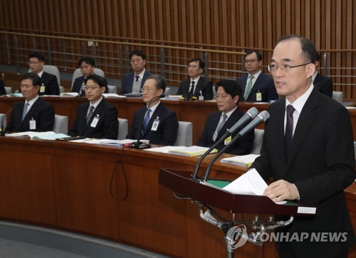 문무일 "구속영장 기각 불복절차 마련돼야"… '영장 갈등'에 기름