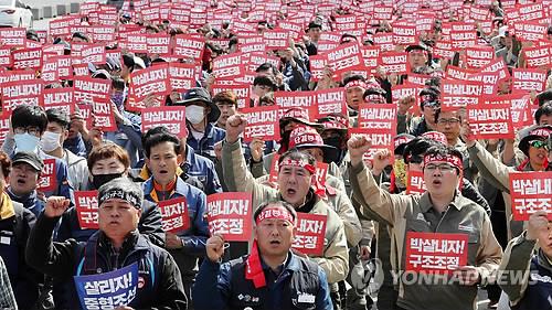 성동조선·STX조선 근로자들 "중형 조선 구조조정 폐기"