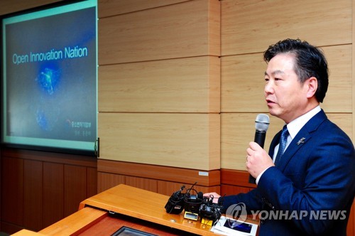 홍종학 "젊은이들 혁신 창업하면 경제 다시 반석에 오른다"