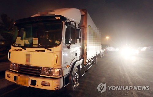 자동차전용로 사망 20% 불법 주정차 탓… 경찰 밤샘주차 단속