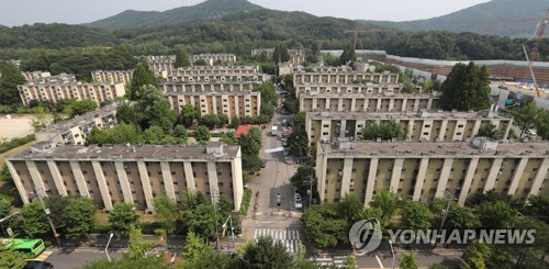 서울 아파트 '두 얼굴'…청약은 후끈, 기존 주택시장은 썰렁