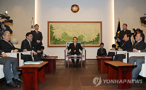 대통령 개헌발의 앞두고 치고받는 여야… 막판 수싸움 본격화