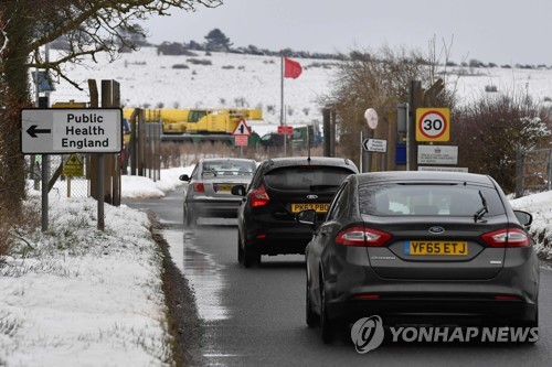 화학무기금지기구 조사관 英도착… '스파이 독살시도' 조사 착수