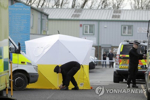 화학무기금지기구 조사관 英도착… '스파이 독살시도' 조사 착수