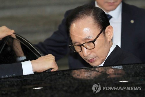 법원, '뇌물수수·다스 횡령' 이명박 구속영장 발부
