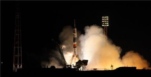 러시아 소유스 우주선 성공 발사… "ISS로 월드컵 공인구 운송"