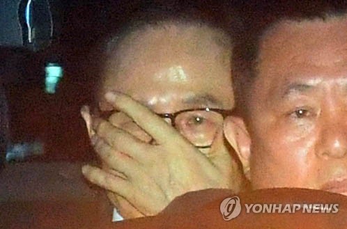 [MB 구속] 자택떠나 17분만에 동부구치소 도착… 지지자 거의 없어