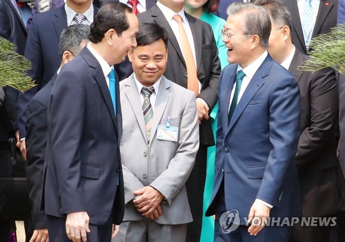 문 대통령, 베트남에 '유감표명' 왜… 미래 위한 과거사 매듭 풀기