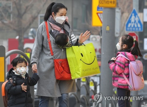 최악 미세먼지에 실외수업 취소… 학부모들 "더 적극 대처해야"