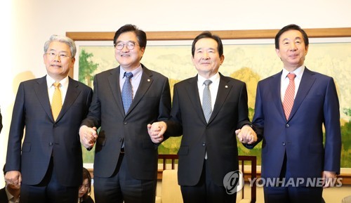 한국당, 개헌투표 시기는 '유연'… 권력구조 개편은 '비타협'