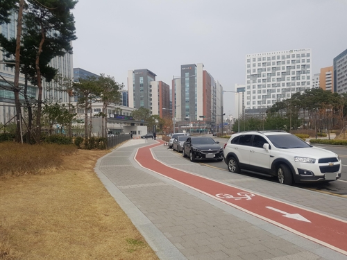 미세먼지 저감조치 '혼선'…차량2부제 여긴 하고 저긴 안 하고