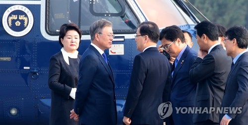 문 대통령, 우원식에 "어려운 개헌협상 잘 이끌어달라"