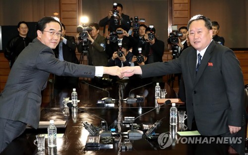 남북고위급회담, 통일각·평화의집 화제로 덕담하며 '화기애애'