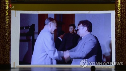 북한, 40분짜리 '김정은 방중 영상' 공개… "혈연의 정 넘쳐"