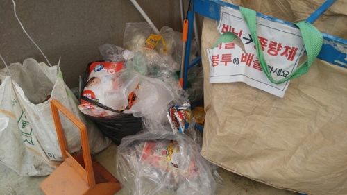 '비닐 대란' 오나… 수거 중단 하루 앞두고 주민 혼란