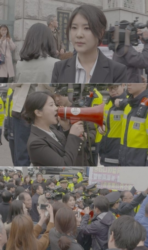 &#39;블랙하우스&#39; 강유미, 이명박 전 대통령 검찰 소환 현장 &#39;밀착 취재&#39;