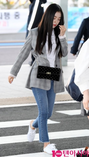 [TEN PHOTO]레드벨벳 아이린 &#39;페미니즘 논란속에 출국&#39;