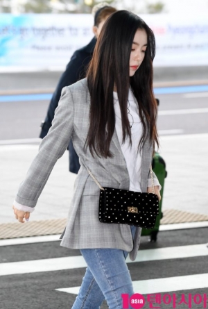 [TEN PHOTO]레드벨벳 아이린 &#39;여신포스 풍기며 출국&#39;