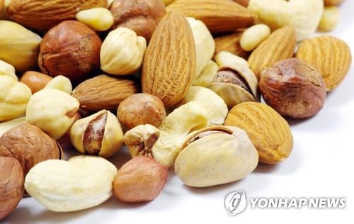 "견과류 섭취, 대장암 재발률 42%, 사망률 절반 이상↓"