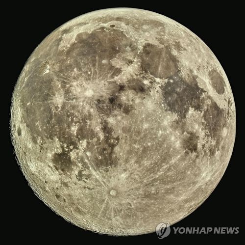전국 휘영청 밝은 달… "오늘 밤 대보름달 구경하세요"