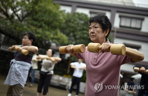 늙어가는 日… 75세이상 인구, 처음으로 고령자 절반 넘어