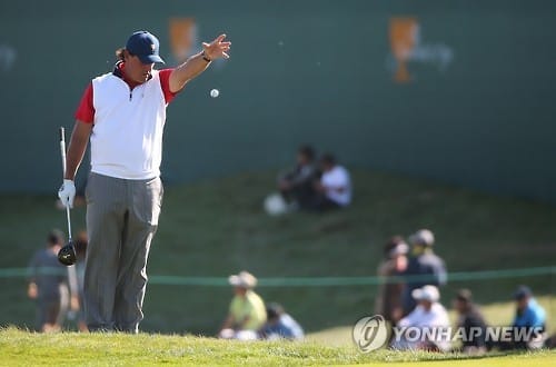 골프 규칙 개정… 2019년 1월부터 적용 '드롭은 무릎 높이에서'