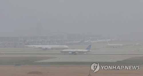 짙은 안개로 인천공항 16편·김포공항 13편 회항·지연